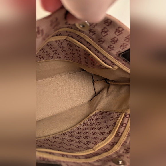 Dooney & Bourke Signature Monogram Tassel Large Tote Burgundy Canvas Leather - Picture 8 of 15